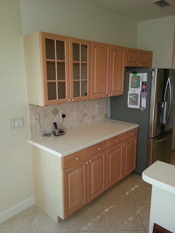 Kitchen cabinets before refacing by Kitchen Facelifts in Florida