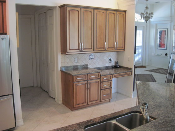 After cabinet refacing by Kitchen Facelifts, the kitchen looks unified with the rest of the home interior.